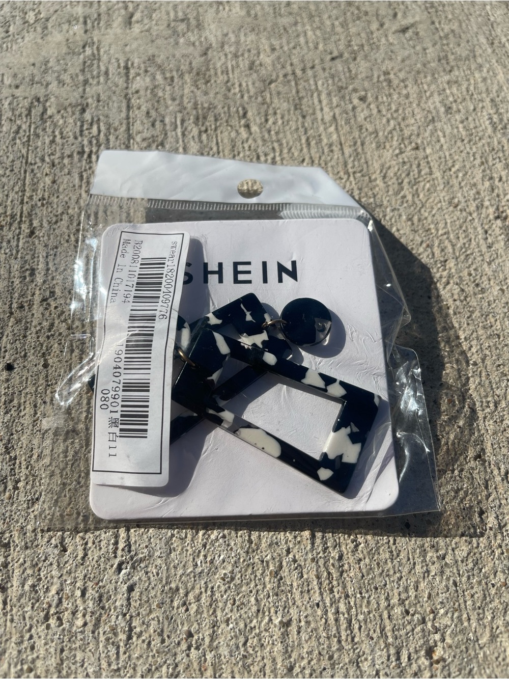 SHEIN Black & White Resin Tortoiseshell Geometric Drop Earrings